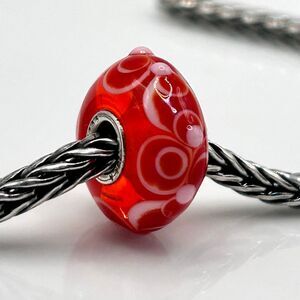 TROLLBEADS Red & White Flower Unique LAA 925S NEW! Textured